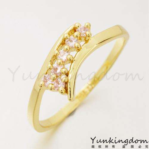 18 K GOLD PLATED  CRYSTAL ZIRCONIA  FASHION RING SIZE 8