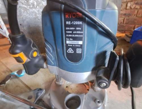 Ryobi router with bits