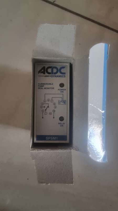 ACDC submersible pump seal monitor