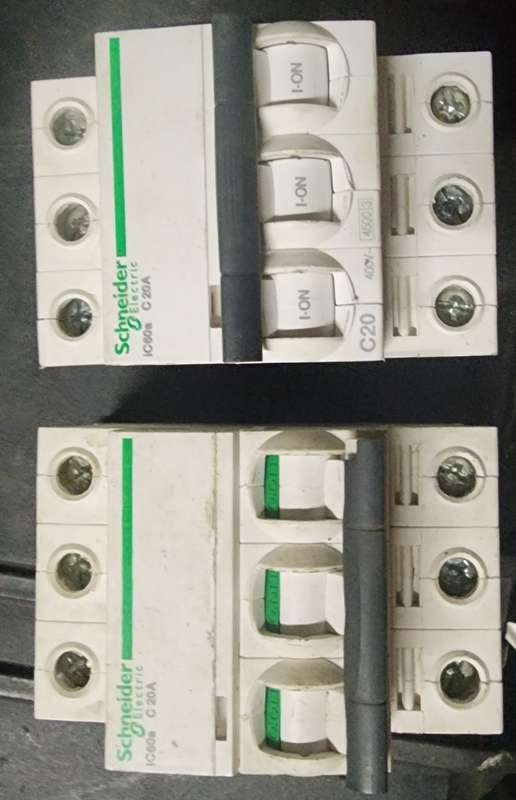 Schneider 20amp 3 pole breakers