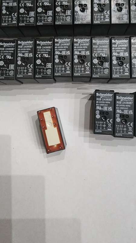 Schneider RSB 2A080B7 plug in relay