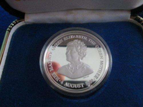 1980 Queen Mother 80th Birthday Medallion (15 Grams Sterling Silver with COA 1581 of 5000).
