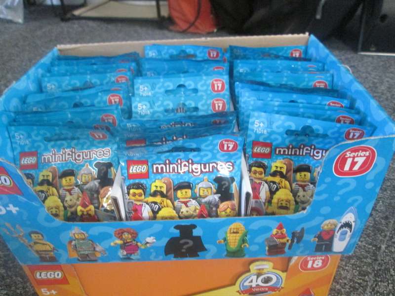 Lego Minifigures still sealed.  Series 17.  Limited Edition.  Bid per Packet.