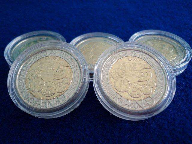 2011 - 90TH ANNIVERSARY OF THE SARB R5.  UNCIRCULATED IN CAPSULES - BID PER COIN.