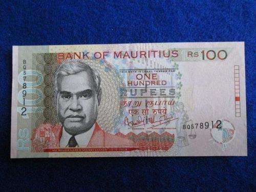 Bank of Mauritius 2004 - 100 Rupees.  A/Uncirculated.
