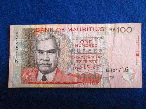 Bank of Mauritius 2004 - 100 Rupees. Circulated.