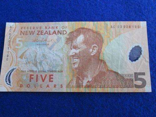 New Zealand 5 Dollars Prefix AC Penguin Animal Polymer Oceania Banknote.