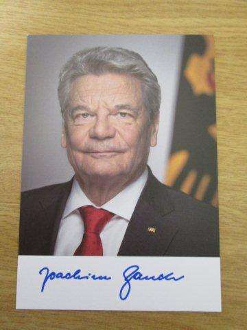 Joachim Gauck (President of Germany from 2012 to 2017) Signed PR Card.
