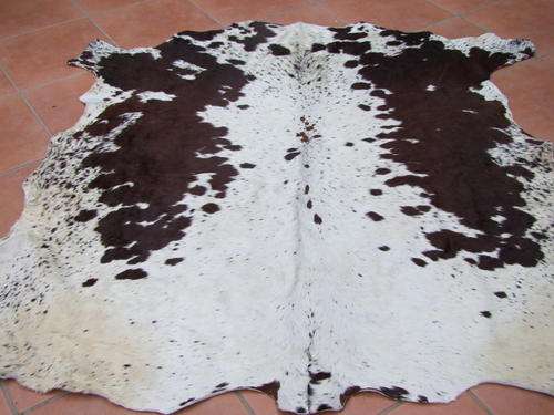 NGUNI HIDE : WHITE / DARK RED
