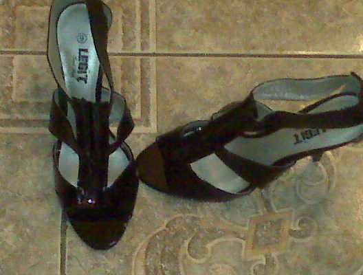 PATENT BLACK GLADIATOR STYLE HEELS!!