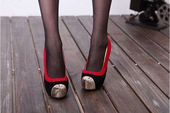 GORGEOUS RED HEELS!!