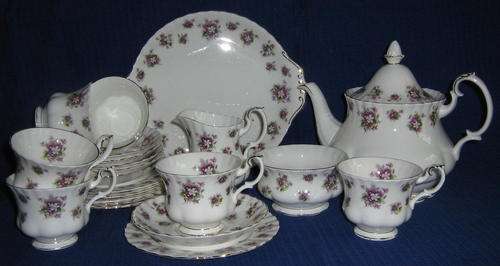 ROYAL ALBERT  "SWEET VIOLETS"   22 pc TEA SET