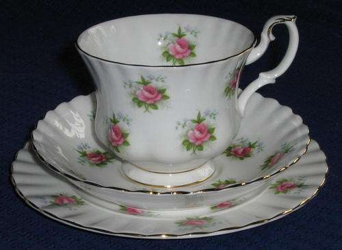 ROYAL ALBERT  "FORGET-ME-NOT ROSE"   TEA TRIO