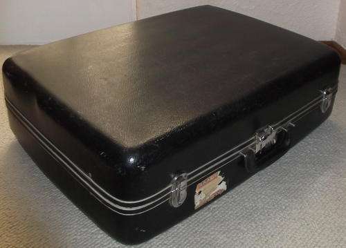 SUITCASE - HARD SHELL - GOOD CONDITION