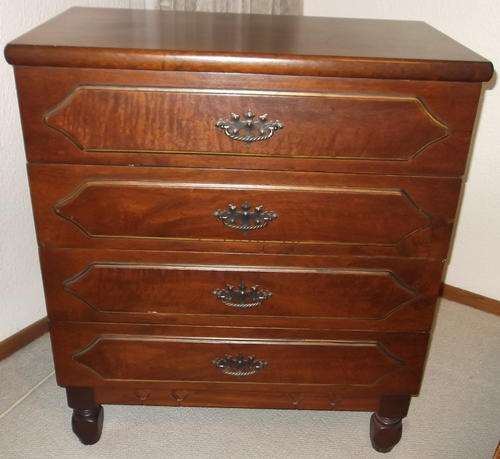 BEAUTIFUL CHEST OF DRAWERS