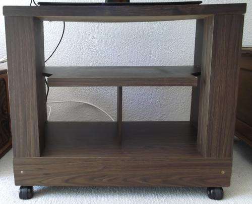 TV STAND ON WHEELS