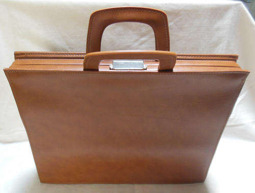 LEATHER BRIEFCASE - TOP OPENING - SUITABLE FOR LAPTOP - NEW