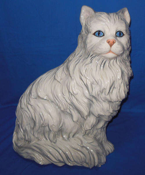 VERY LARGE BEAUTIFUL PERSIAN CAT