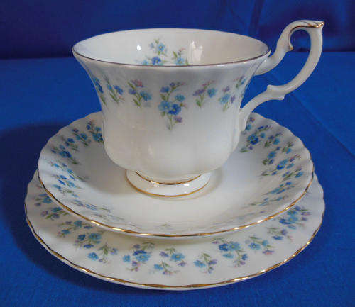 ROYAL ALBERT  "MEMORY LANE "   TRIO