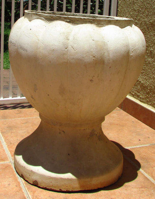 LARGE GARDEN POT -  COLLECTION ONLY