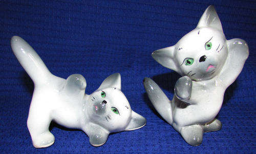 2 Grey Cats playing - made in Italy