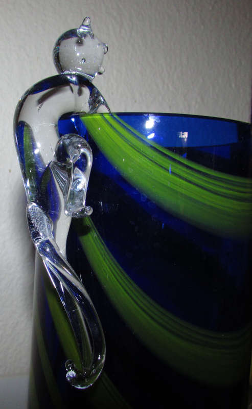 CLIMBING GLASS CAT