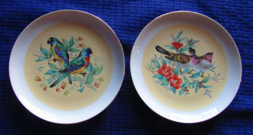 2 Small Imari Plates decorated with Pretty Birds - 16cm diameter