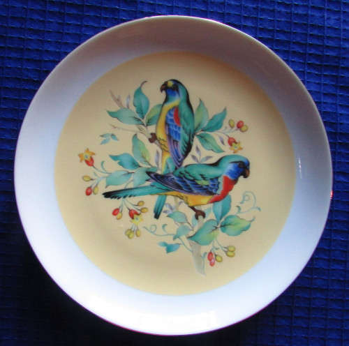 2 Small Imari Plates decorated with Pretty Birds - 16cm diameter