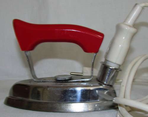 VINTAGE TRAVEL IRON - WORKS!