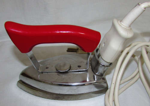 VINTAGE TRAVEL IRON - WORKS!