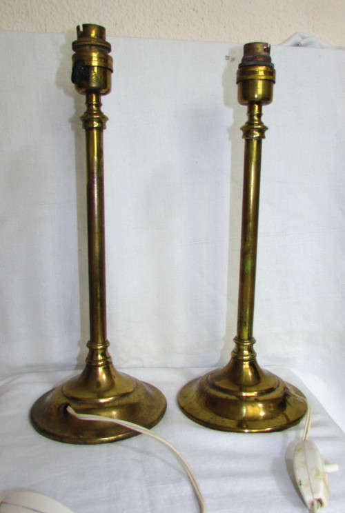 A PAIR OF VINTAGE BRASS LAMPS