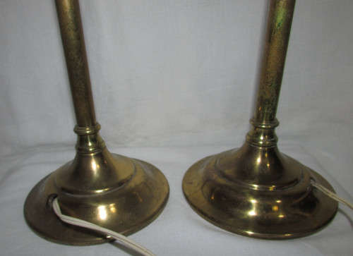 A PAIR OF VINTAGE BRASS LAMPS