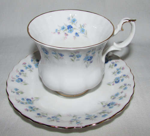 ROYAL ALBERT  "MEMORY LANE "   COFFEE DUO