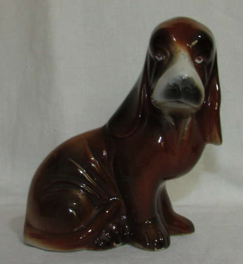 LARGE SITTING DOG FIGURINE - BASSET ?  DACHSHUND ?