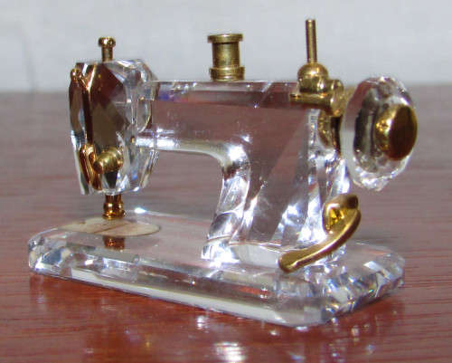 SWAROVSKI Crystal Memories - SEWING MACHINE