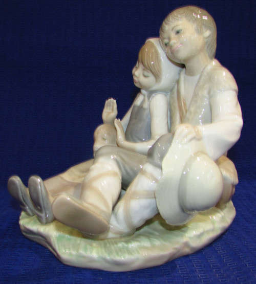 LLADRO   Figurine - "Friendship" - retired