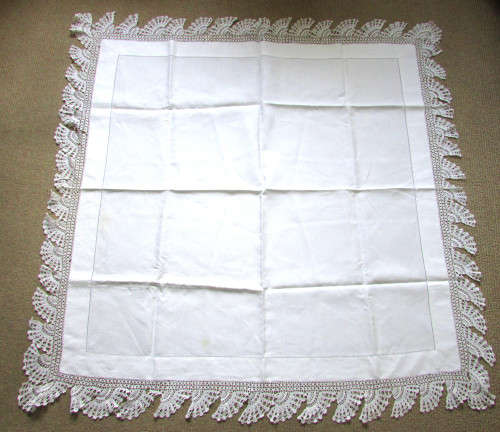 VINTAGE TABLECLOTH WITH CROCHET BORDER