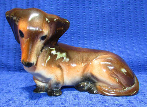 TAN SITTING DACHSHUND DOG FIGURINE