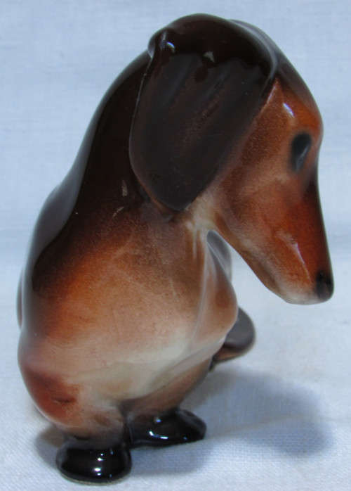 TAN SITTING DACHSHUND DOG FIGURINE