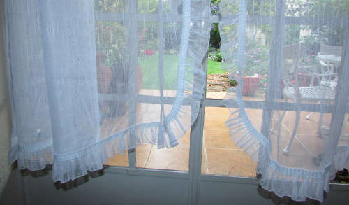 A BEAUTIFUL PAIR OF NET CURTAINS WITH FRILL AND TIE-BACKS