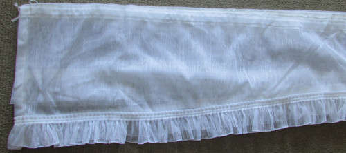 A BEAUTIFUL PAIR OF NET CURTAINS WITH FRILL AND TIE-BACKS
