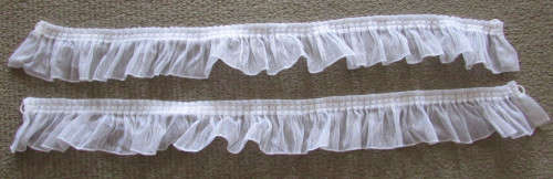A BEAUTIFUL PAIR OF NET CURTAINS WITH FRILL AND TIE-BACKS