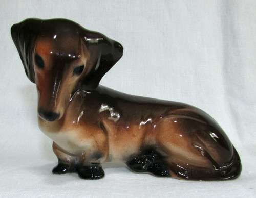 TAN SITTING DACHSHUND DOG FIGURINE