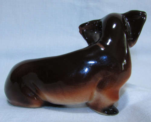 TAN SITTING DACHSHUND DOG FIGURINE
