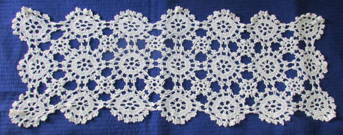 LONG RECTANGULAR CROCHET DOILY