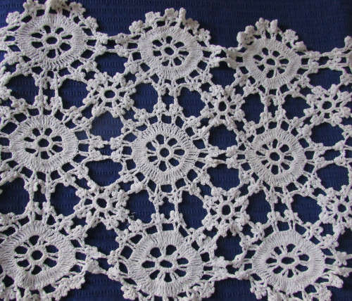 LONG RECTANGULAR CROCHET DOILY
