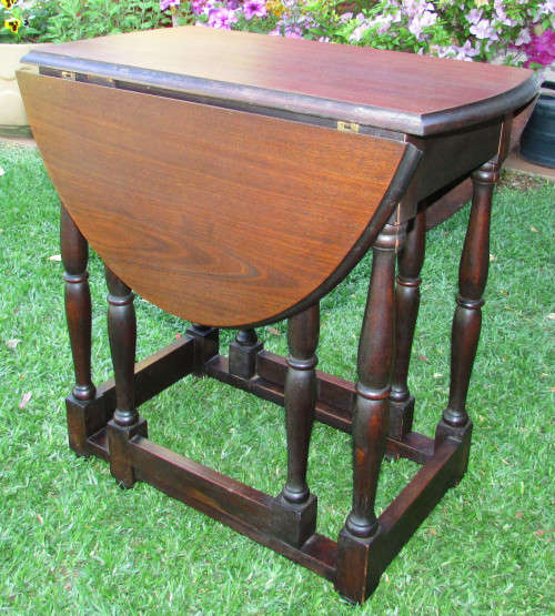 ANTIQUE GATELEG TABLE