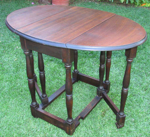 ANTIQUE GATELEG TABLE