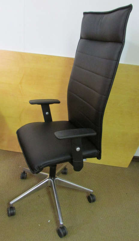 HIGHBACK OFFICE CHAIR WITH ARMS