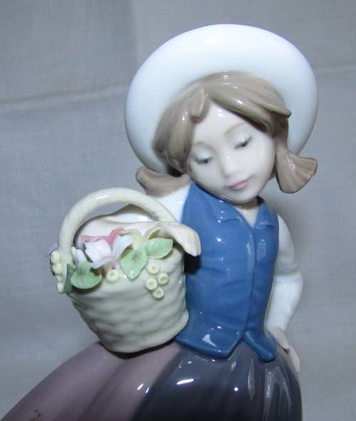 LLADRO - SWEET SCENT - Retired